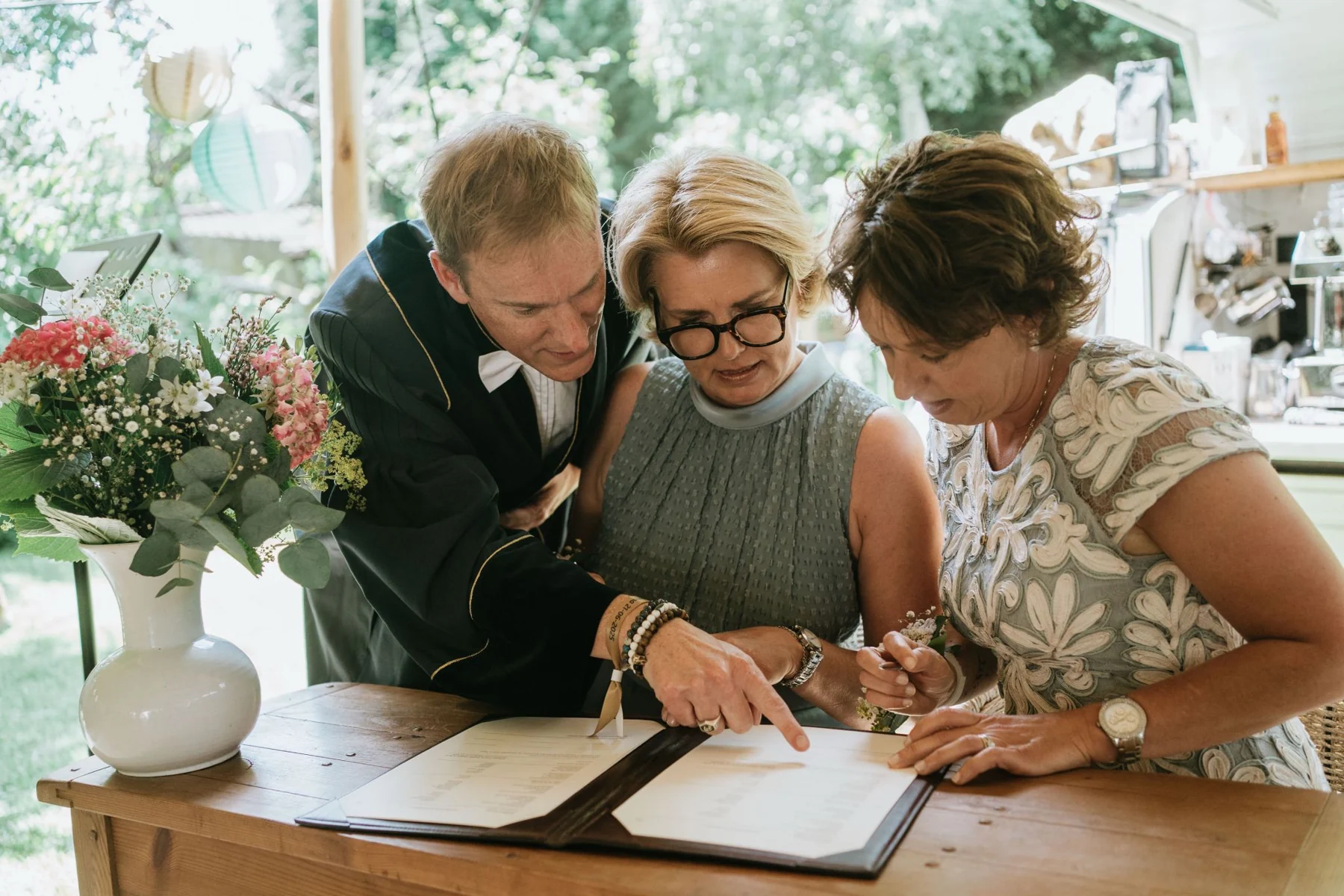 Herma samen met haar vrouw tijdens een persoonlijk moment